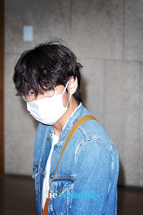 방탄소년단(BTS) 뷔, 김포국제공항 출국 현장 (사진:최수영기자)