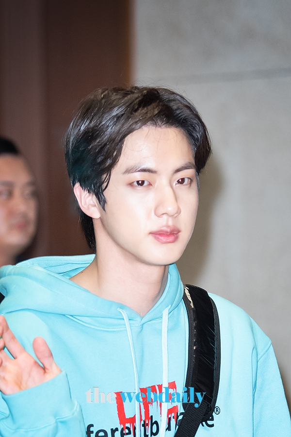 방탄소년단(BTS) 진, 김포국제공항 입국 현장 (사진:최수영기자)