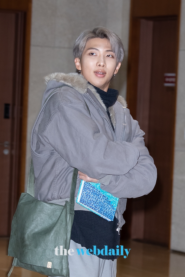 방탄소년단(BTS) RM, 김포국제공항 입국 현장 (사진:최수영기자)
