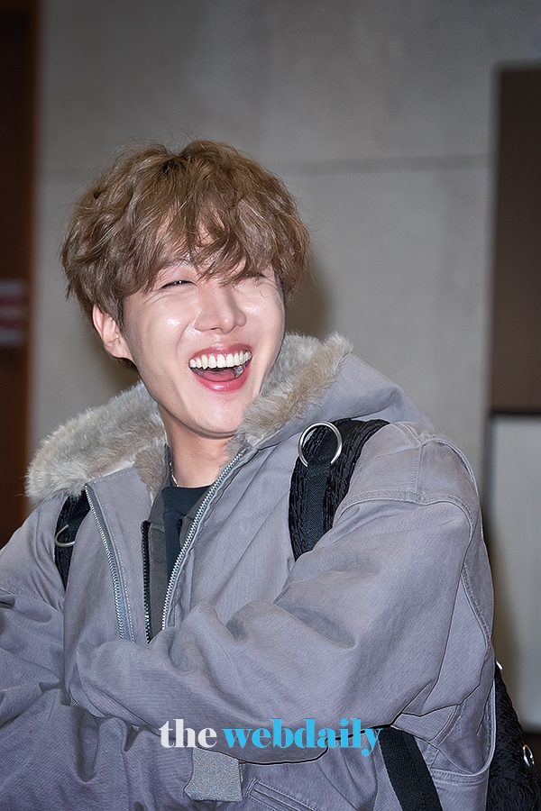 방탄소년단(BTS) 제이홉, 김포국제공항 입국 현장 (사진:최수영기자)