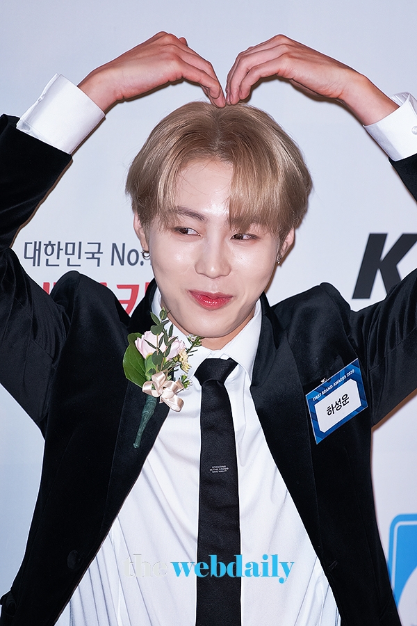 하성운, ‘2020 대한민국 퍼스트브랜드 대상’ 시상식 포토월 행사 현장 (사진: 최수영기자)