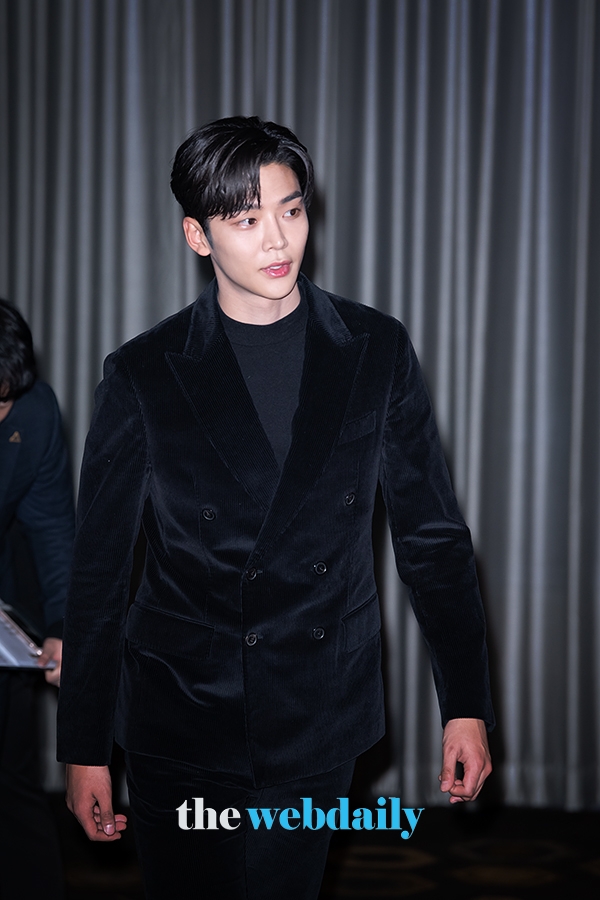 SF9 로운, ‘2020 대한민국 퍼스트브랜드 대상’ 시상식 포토월 행사 현장 (사진: 최수영기자)