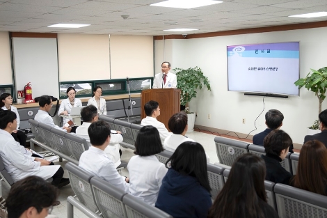 한양대학교류마티스병원은 지난 13일 본원 1층 로비에서 ‘2019 성과보고회’를 개최했다. 사진=한양대병원