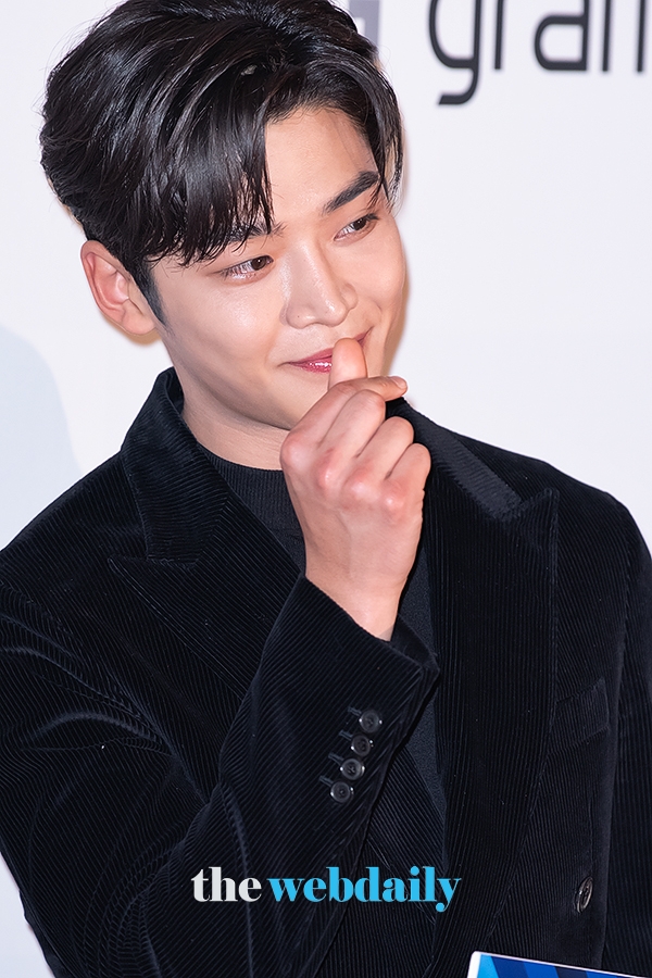 SF9 로운, ‘2020 대한민국 퍼스트브랜드 대상’ 시상식 포토월 행사 현장 (사진: 최수영기자)