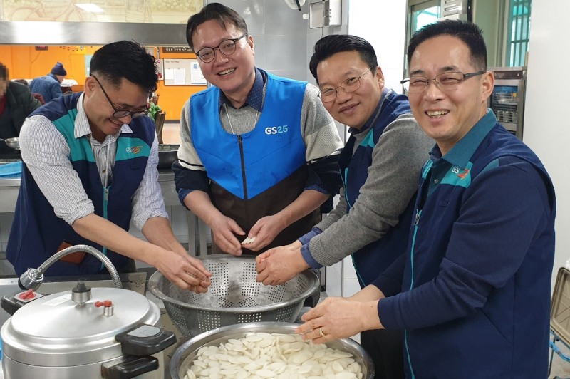 GS리테일, ‘떡국 5000인분 나눔릴레이’ 시작