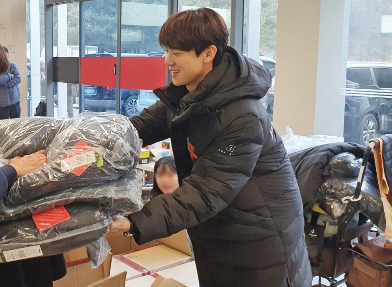 PGA TOUR & LPGA 골프웨어 모델 유연석, '슬기로운 의사생활' 스태프들에게 패딩 선물