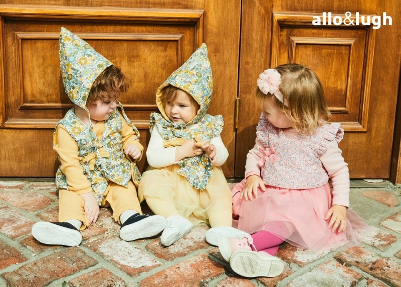 (왼쪽부터) 알로앤루 ‘꼬까옷 설빔 우주복’, ‘복이 덩굴째 수트 한복’, ‘새해 반짝 한복 원피스’