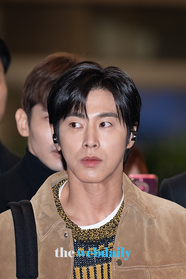 동방신기(TVXQ) 유노윤호, 김포국제공항 출국 현장(사진:최수영기자)