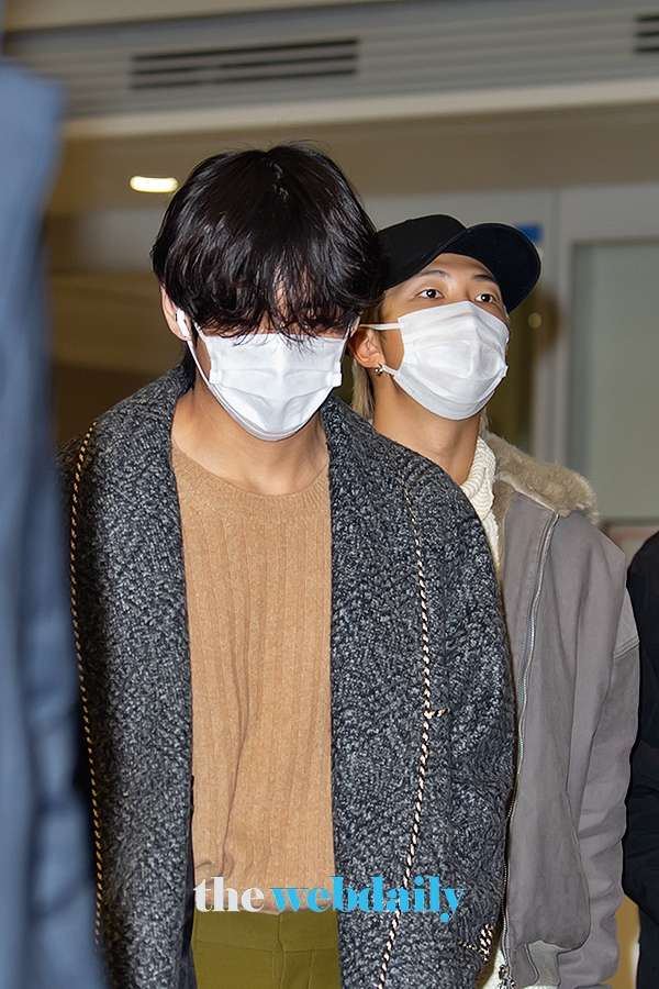 방탄소년단(BTS) 뷔-RM, 인천국제공항 입국 현장 (사진:최수영기자)