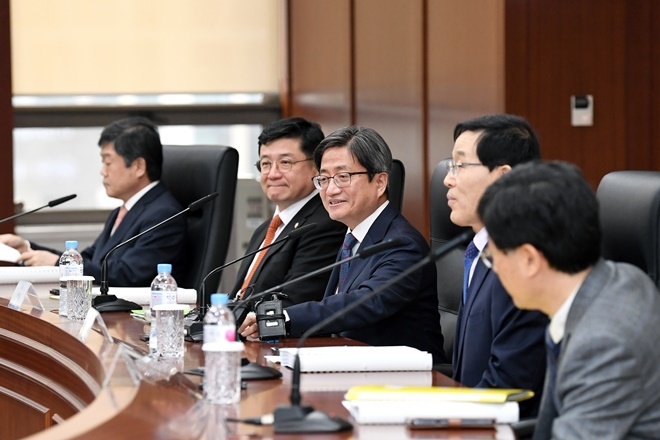 1월 2일 오후 열린 사법행정자문회의 3차회의에서 김명수 대법원장이 발언을 하고 있다.(사진제공=대법원)