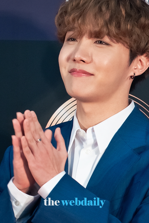 방탄소년단(BTS) 제이홉, 애교스럽게