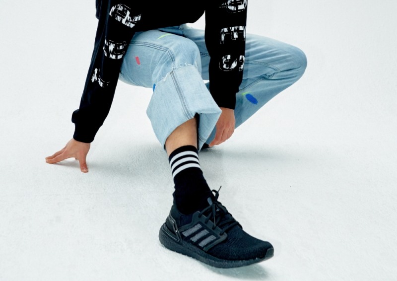 아디다스 ‘울트라부스트20 블랙’ 출시