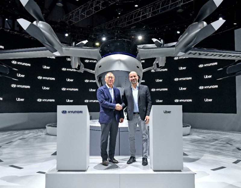 현대자동차그룹 정의선 수석부회장(왼쪽), 우버의 다라 코스로샤히(Dara Khosrowshahi) CEO