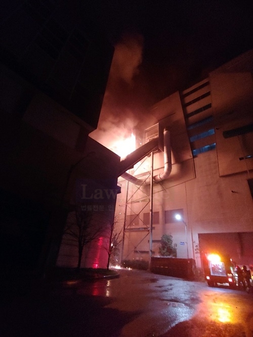 강서구 생곡동 생활폐기물 연료화 발전시설 화재현장.(사진제공=부산경찰청)