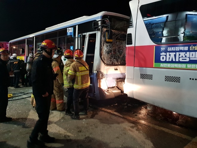 시내버스간 추돌사고.(사진제공=부산경찰청)