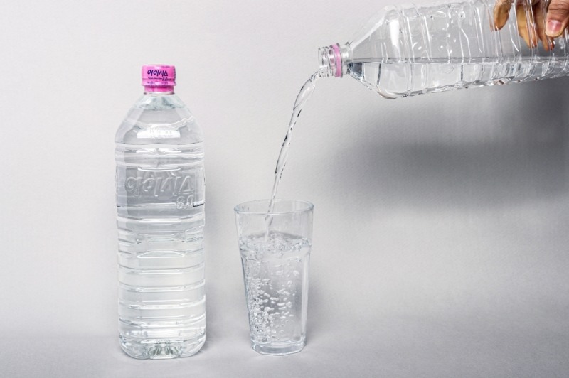 롯데칠성, 국내 최초 무(無)라벨 생수 '아이시스8.0 ECO' 1.5L 출시