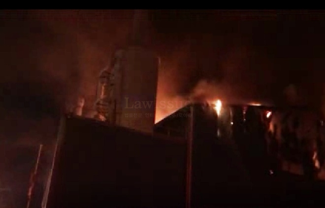 공장화재 현장.(사진제공=부산소방본부)