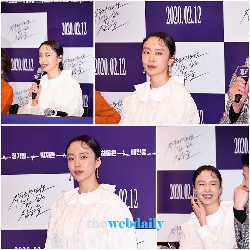전도연, 영화 ‘지푸라기라도 잡고 싶은 짐승들’ 언론시사회 현장 (사진:최수영기자)
