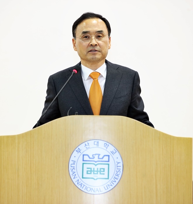 차정인 교수가 당선 소감을 밝히고 있다.(사진제공=부산대)