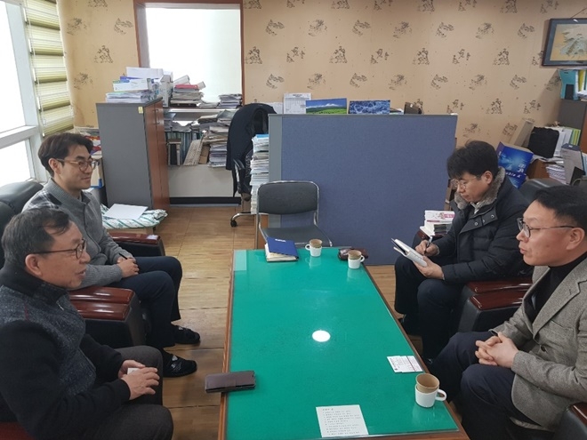 민생지원 소통추진단은 코로나바이러스 사태가 진정될 때까지 영세사업자 세정지원 등을 약속하고 있다.(사진제공=부산지방국세청)