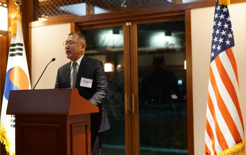 정의선 수석부회장이 한국 기업인을 대표한 건배사에서 양국의 우정과 신뢰의 중요성에 대해 강조하고 있다.(사진=현대자동차그룹)