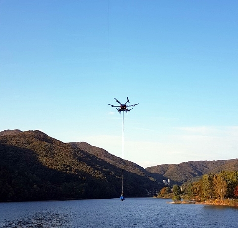 드론을 이용한 수질조사 모습. 사진=농어촌공사