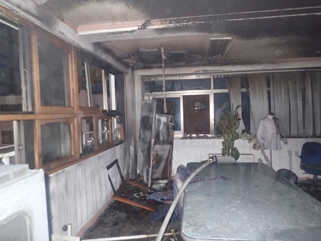 와이셔츠 봉제공장 사무실.(사진제공=부산소방본부)