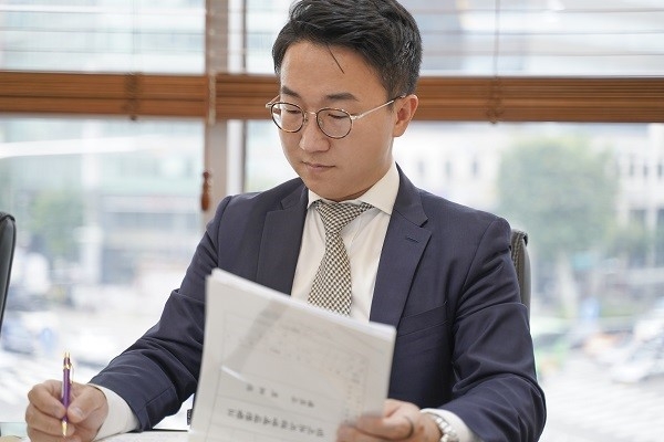 수원 형사전문변호사 “성추행처벌, 초기 대응이 좌우한다”