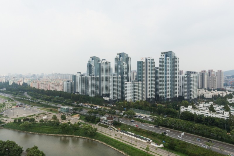 서울 서초구 한강변 아파트단지 모습.(사진=로이슈DB)