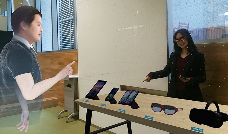 3D 아바타로 구현된 상대방과 가상의 공간에서 원격으로 커뮤니케이션을 하고 있는 모습. 사진=LG유플러스