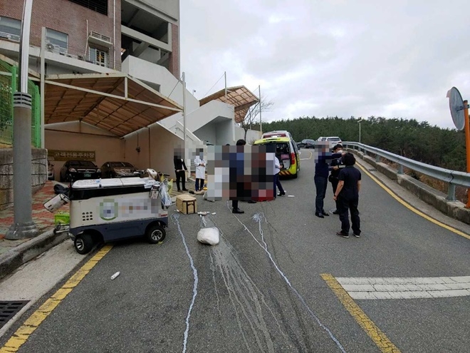 부산 해운대구 요구르트 배달차량 사고현장.(사진제공=부산경찰청)