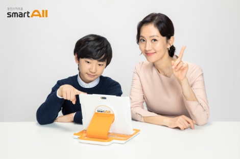 웅진씽크빅은 초등 전과목 AI스마트 홈스쿨링 ‘웅진스마트올’ 가입자가 3만명을 넘어섰다고 밝혔다. 사진=웅진씽크빅