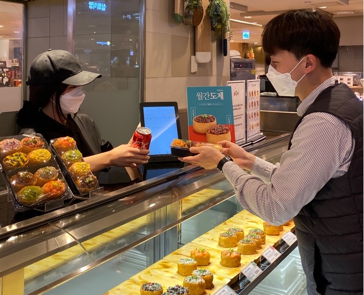 롯데百, 모바일앱 라스트오더 제휴, 백화점 푸드코트 마감 세일 서비스를 모바일 접목