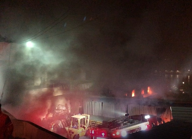 사하구 감천동 선박가구제조업체 화재 현장.(사진제공=부산소방본부)