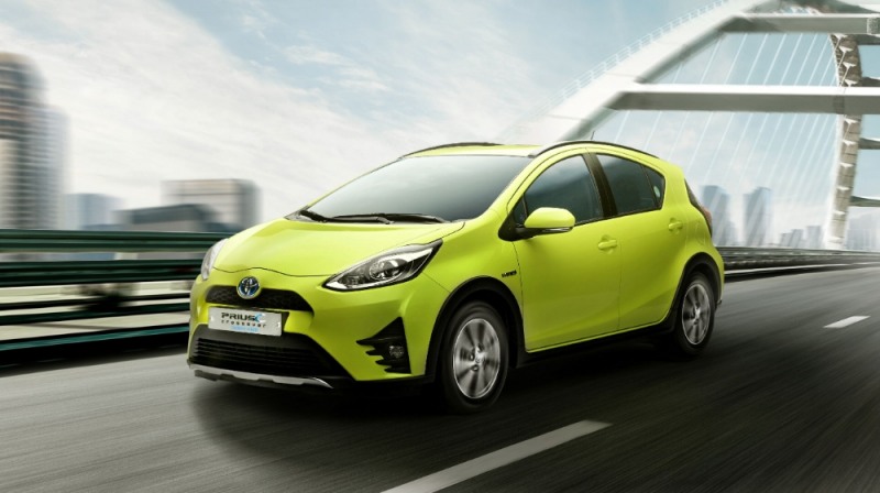 프리우스 C 크로스오버