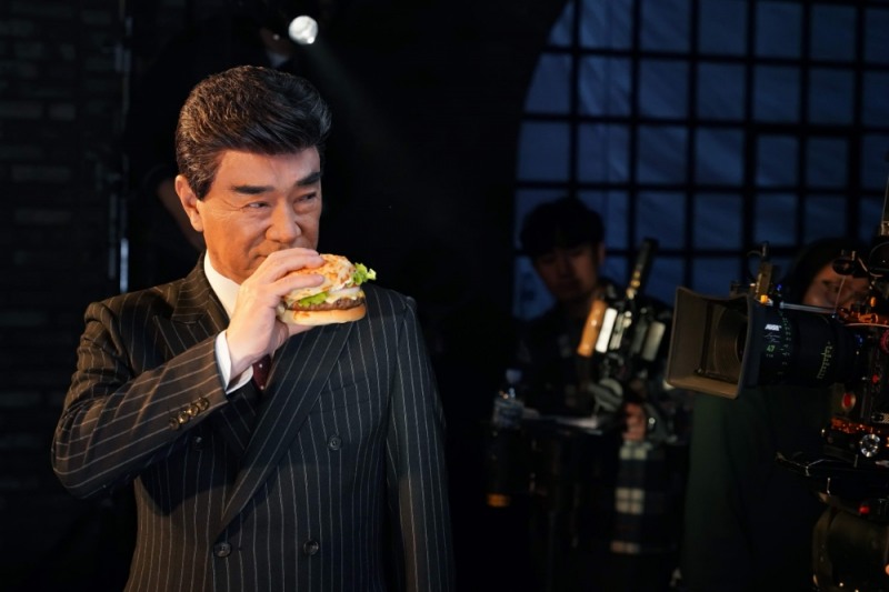 버거킹, 이덕화 광고 촬영 비하인드 컷 공개