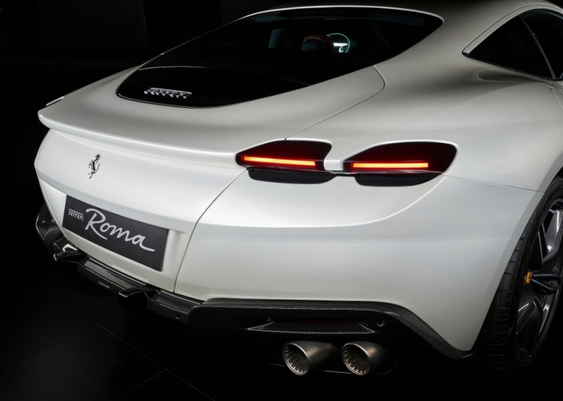 페라리의 새 8기통 GT…‘페라리 로마’ 아시아 첫 공개