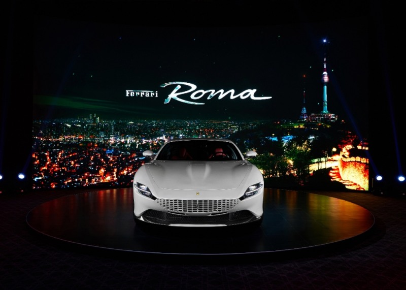 페라리의 새 8기통 GT…‘페라리 로마’ 아시아 첫 공개
