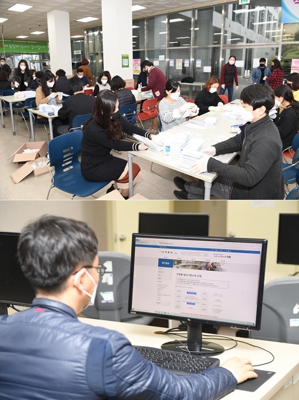 (위)3월 27일 기장군청 직원들이 '기장형 재난기본소득 신청서'를 군민에게 발송하기 위한 우편물 작업을 하고 있다(아래)기장군 홈페이지를 통해 기장형 재난기본소득 인터넷 신청을 하는 모습.(사진제공=부산기장군)