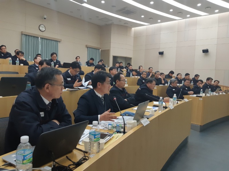쌍용자동차 임원진이 지난해 12월 6일 쌍용자동차 인재개발원에서 열린 임원 대상 제조물 책임(PL) 등 품질 관련 워크숍에서 토의를 하고 있다.(사진=쌍용자동차)
