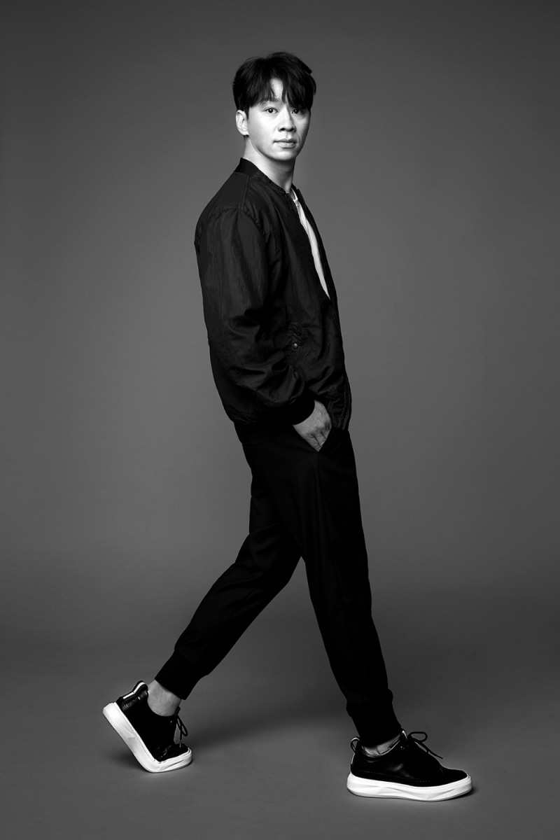 무크(mook), 코로나19 위기에도 전속모델 재계약