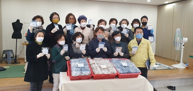 차성규방공예연구회가 직접 만든 마스크 기부.(사진제공=부산기장군)