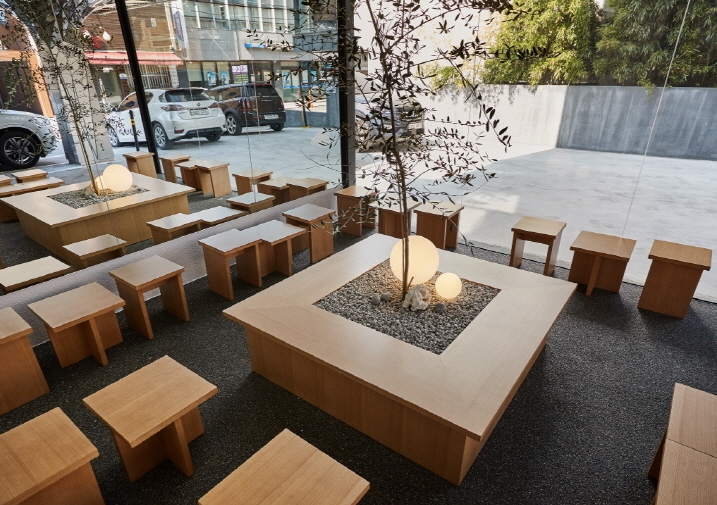 커뮤니크 ‘컴컴(Comm Comm) 베이커리카페’ 리뉴얼 오픈