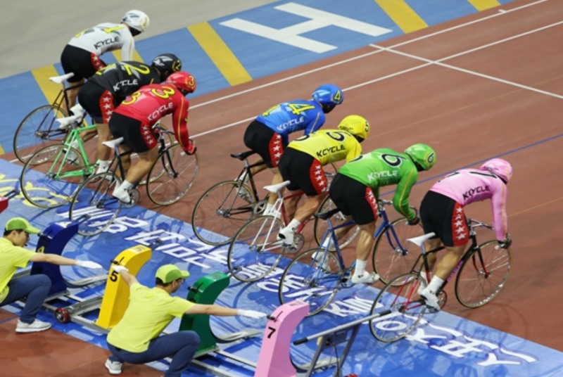 경륜 선수들의 경기모습. (사진=국민체육진흥공단)