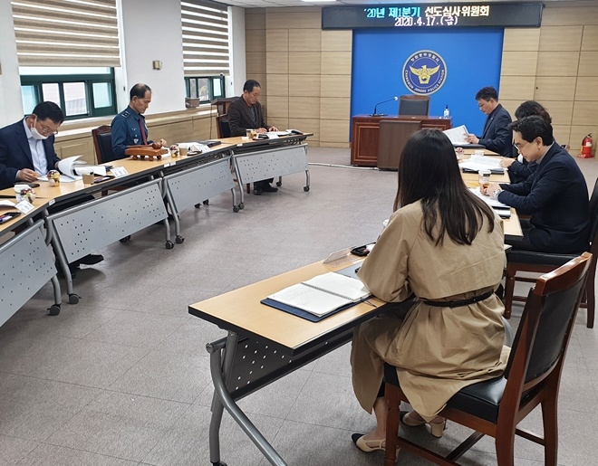 4월 17일 경찰서 3층 회의실에서 2020년 1분기 선도심사위원회를 갖고 있다.(사진제공=창원중부경찰서)