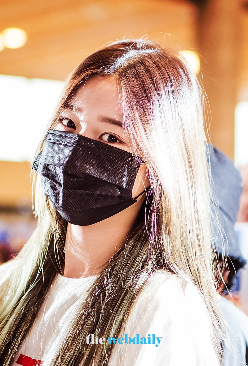 아이즈원 장원영, 김포국제공항 출국