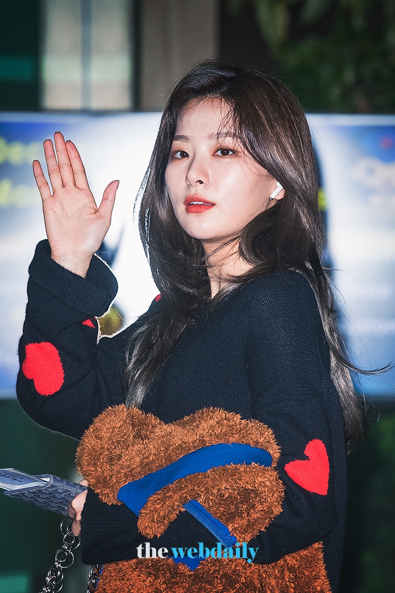 레드벨벳 슬기, 김포국제공항 출국 현장