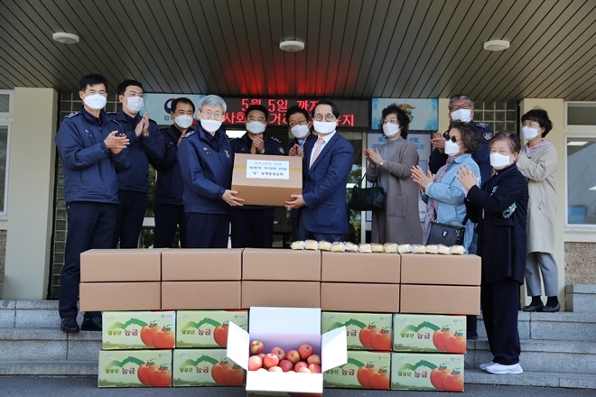 사랑의 꾸러미 기증행사.(사진제공=부산구치소)