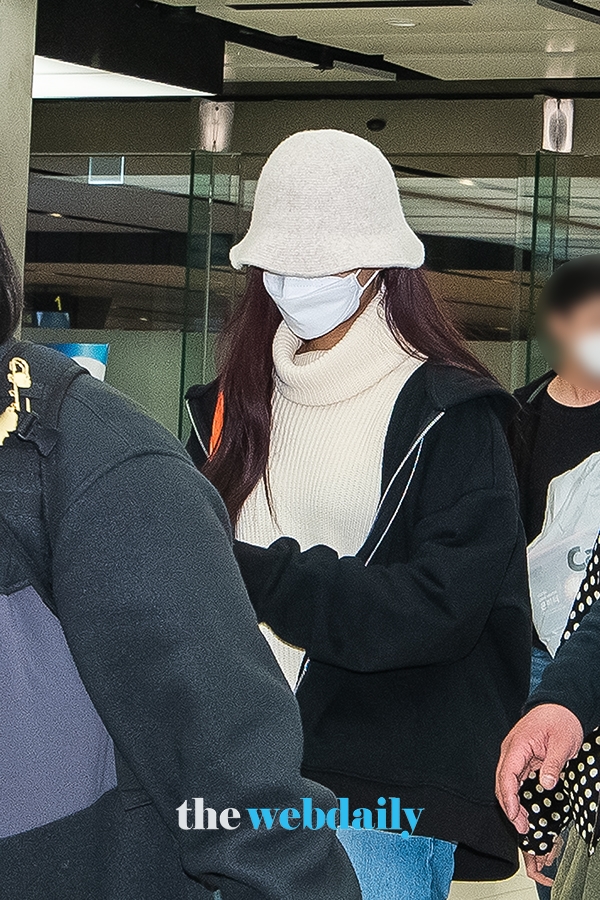 트와이스 쯔위, 김포국제공항 국내선