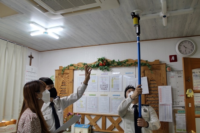 소방시설 등 자체점검 도움 원스톱서비스를 하고 있다.(사진제공=울산시)